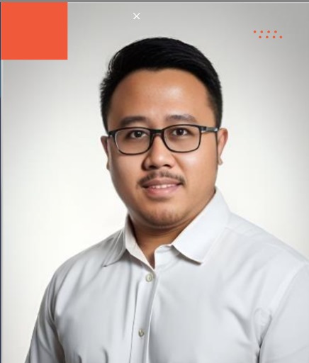 Arif Purwadana berbicara di depan mikrofon